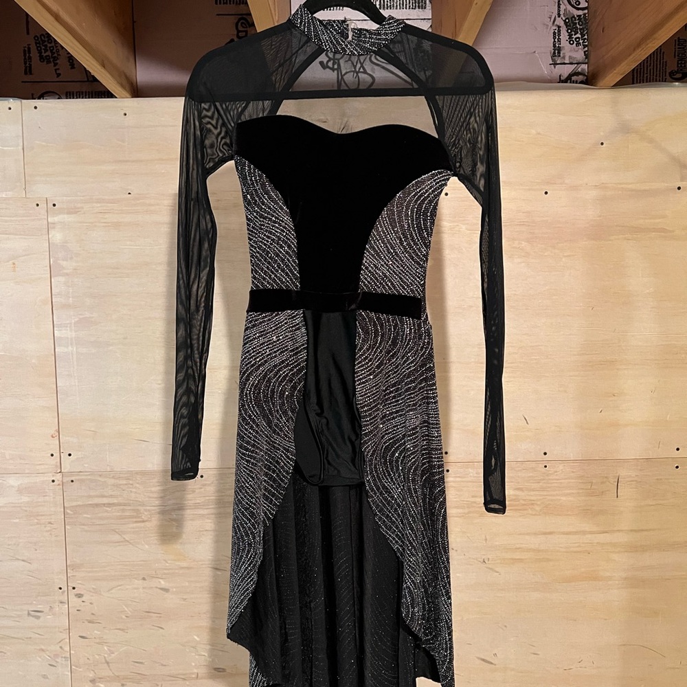 Contemporary costume - Picture 1 of 2